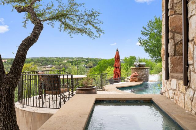 808 Rivercliff DR, Spicewood, TX 78669