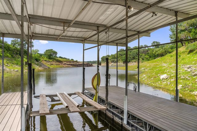 808 Rivercliff DR, Spicewood, TX 78669