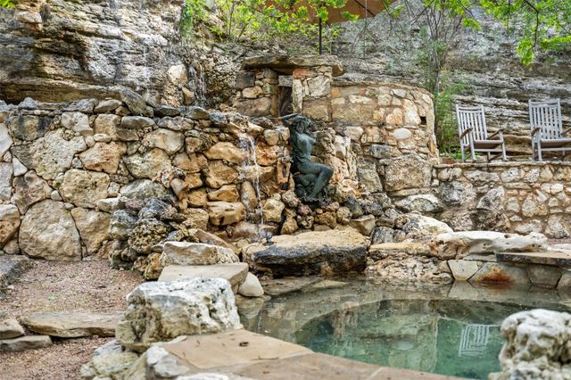 808 Rivercliff DR, Spicewood, TX 78669