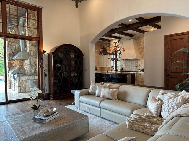 808 Rivercliff DR, Spicewood, TX 78669