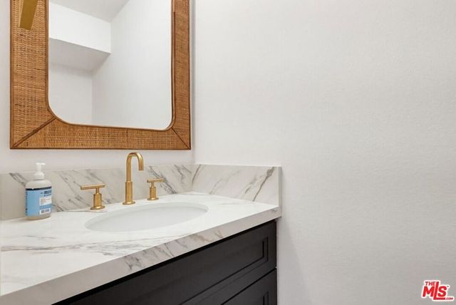 9552 Via Milano, Burbank, CA 91504