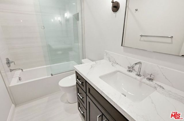 9552 Via Milano, Burbank, CA 91504