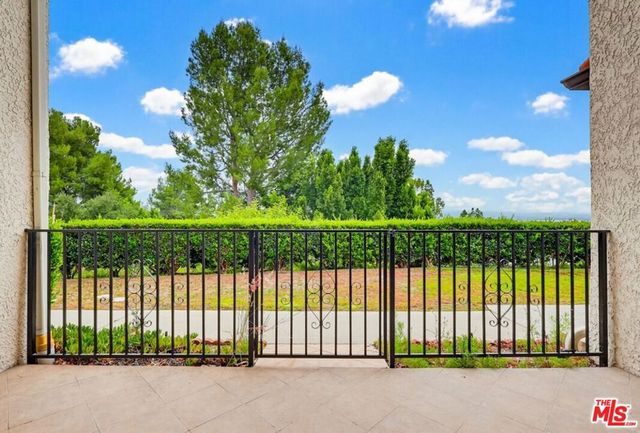 9552 Via Milano, Burbank, CA 91504