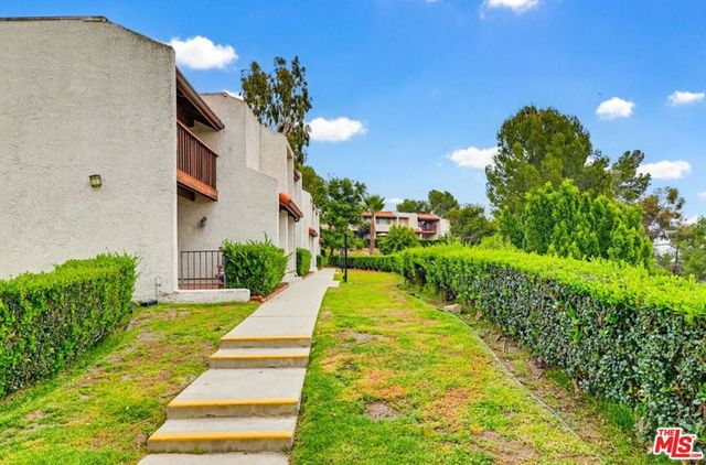 9552 Via Milano, Burbank, CA 91504