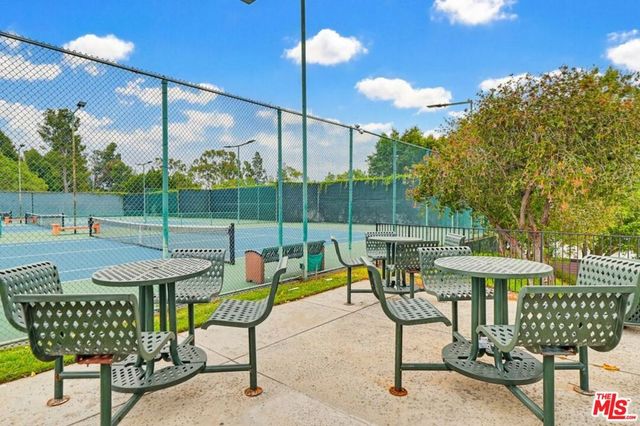 9552 Via Milano, Burbank, CA 91504