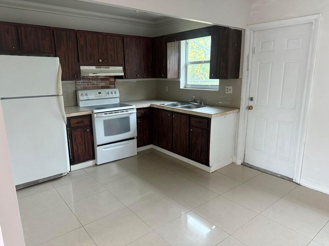 6019 Hayes Street, Hollywood, FL 33024