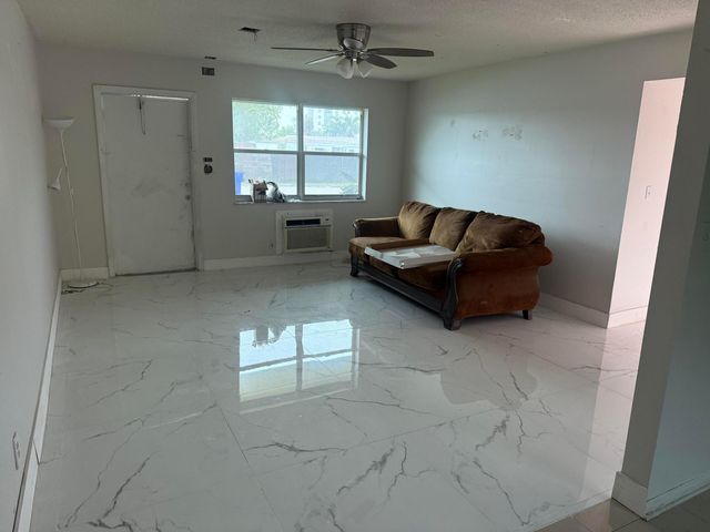 6019 Hayes Street, Hollywood, FL 33024