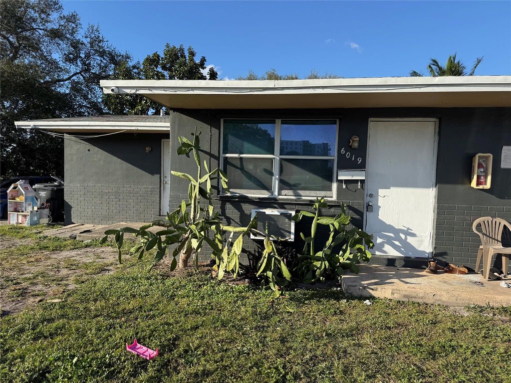6019 Hayes Street, Hollywood, FL 33024