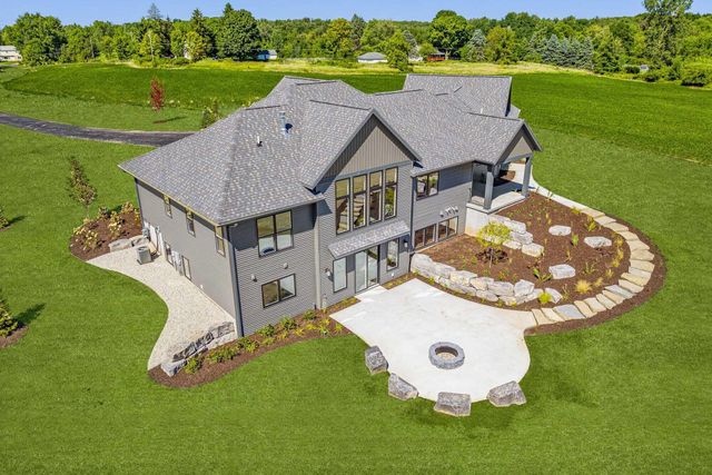 8289 52nd Street Se, Cascade Twp, MI 49302