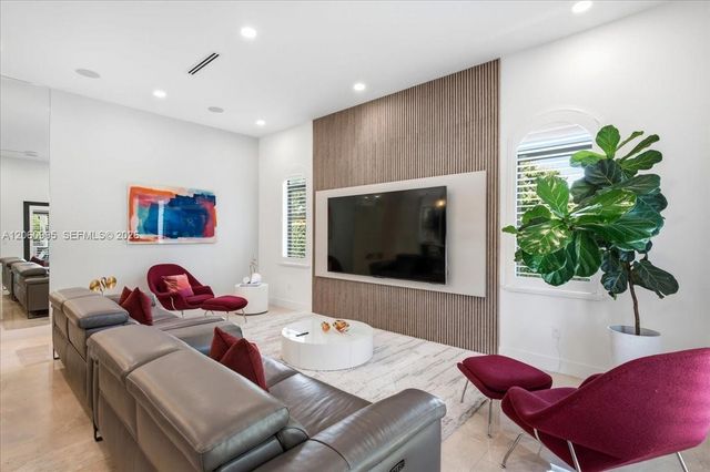 331 SW 124th Ave, Miami, FL 33184