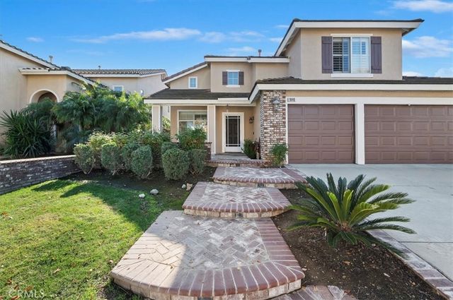 1040 Nighthawk Drive, Corona, CA 92881