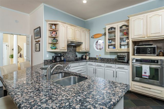 6703 Landover Hills Lane, Arlington, TX 76017