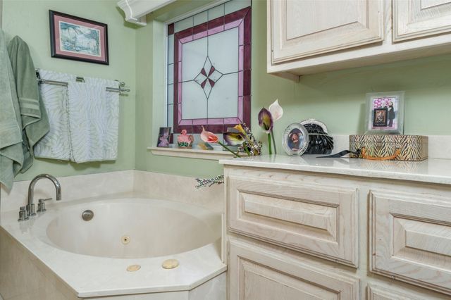 6703 Landover Hills Lane, Arlington, TX 76017