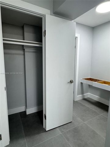 1680 NE 191st St 310-2, Miami, FL 33179