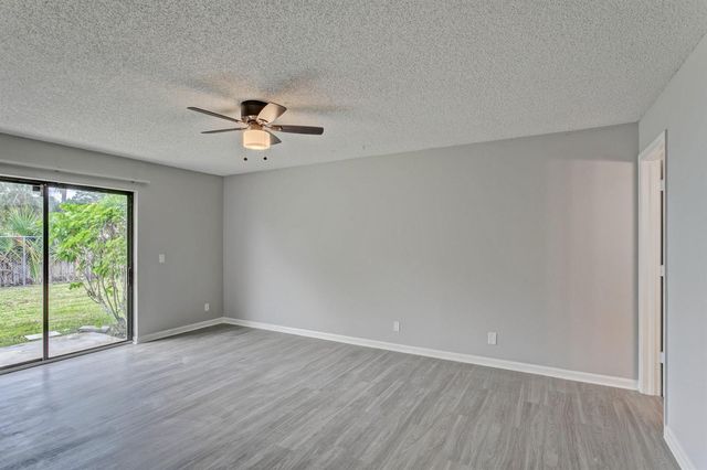 9186 Roan Lane, West Palm Beach, FL 33403