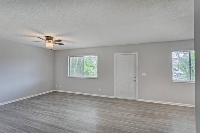 9186 Roan Lane, West Palm Beach, FL 33403