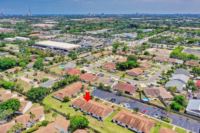 9186 Roan Lane, West Palm Beach, FL 33403