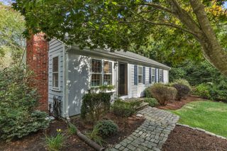 22 Acorn Dr, Falmouth, MA 02540