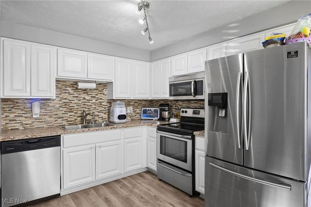 5953 Rosebelle Avenue, North Ridgeville, OH 44039