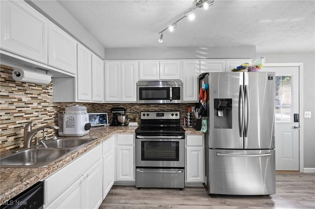 5953 Rosebelle Avenue, North Ridgeville, OH 44039