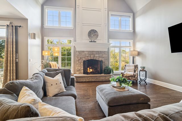 165 Haverton Way, North Barrington, IL 60010