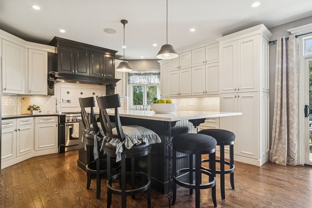 165 Haverton Way, North Barrington, IL 60010