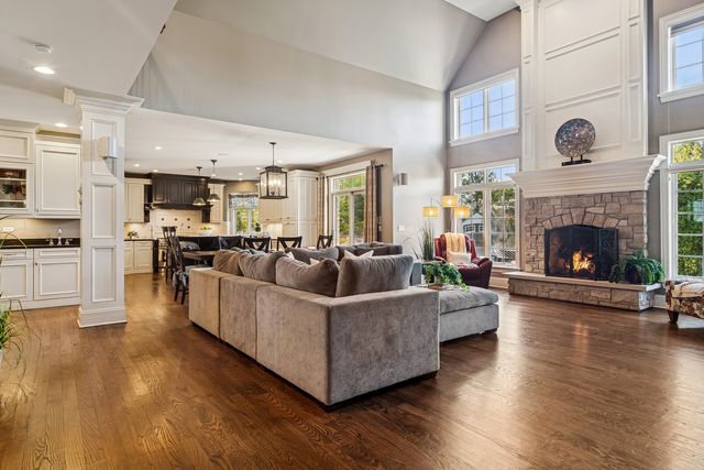 165 Haverton Way, North Barrington, IL 60010