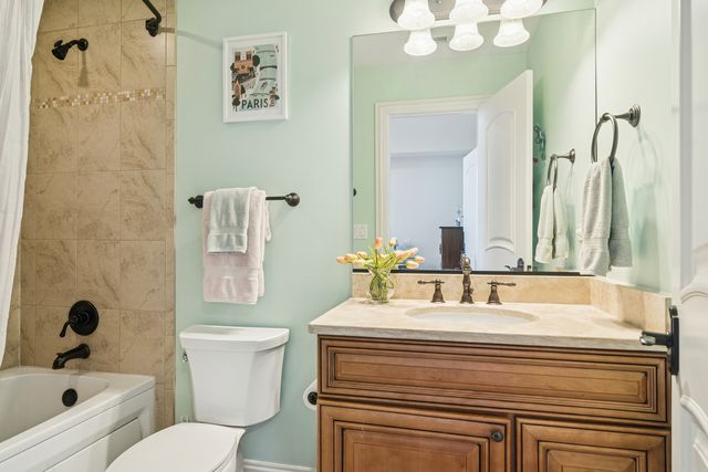 165 Haverton Way, North Barrington, IL 60010