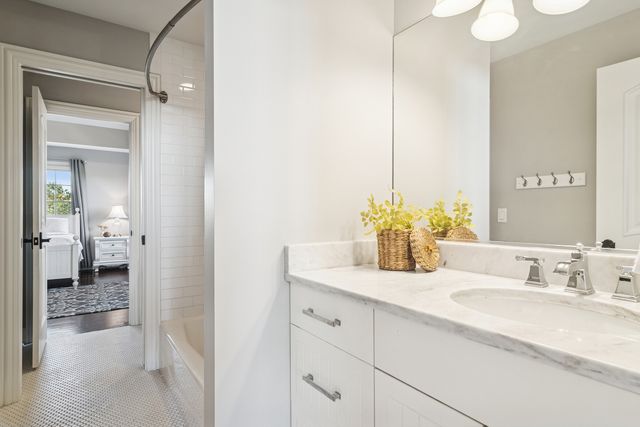 165 Haverton Way, North Barrington, IL 60010