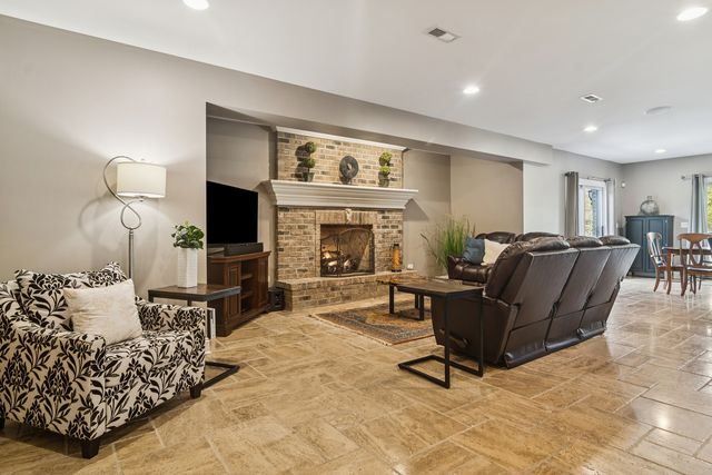 165 Haverton Way, North Barrington, IL 60010