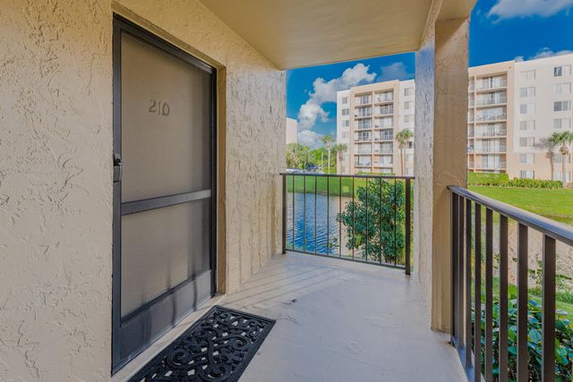 2828 Tennis Club Drive 210, West Palm Beach, FL 33417