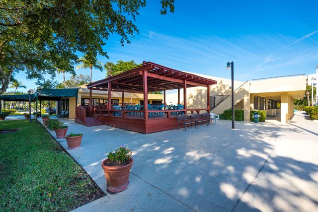 2828 Tennis Club Drive 210, West Palm Beach, FL 33417
