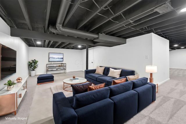 60 Daley Drive SW, Pataskala, OH 43062