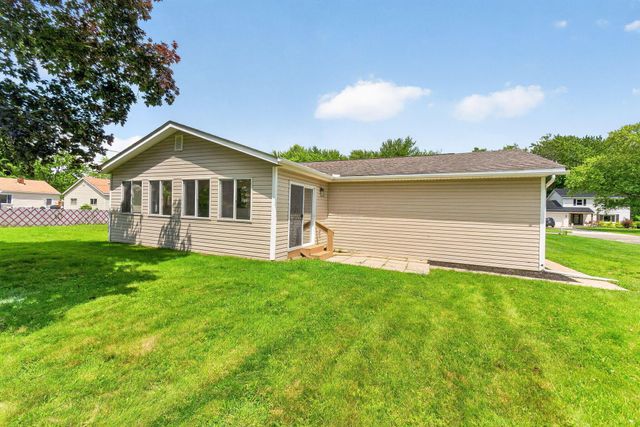 60 Daley Drive SW, Pataskala, OH 43062
