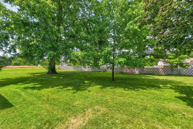 60 Daley Drive SW, Pataskala, OH 43062