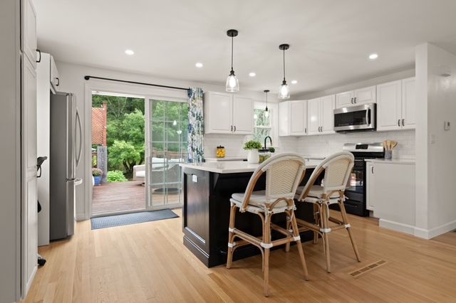 24 Sleigh Rd, Chelmsford, MA 01824