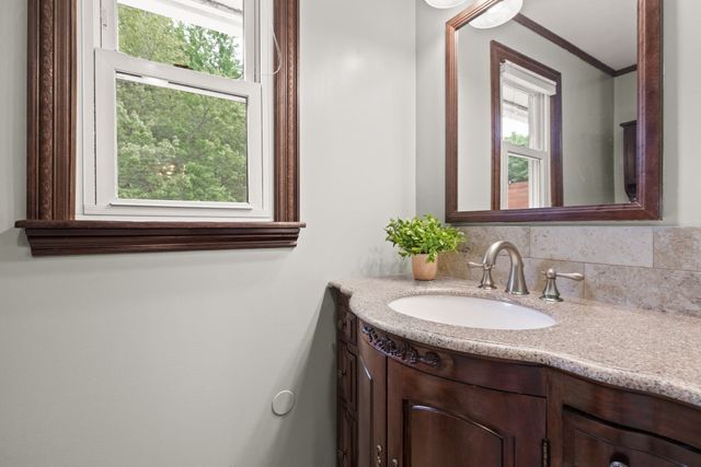 24 Sleigh Rd, Chelmsford, MA 01824