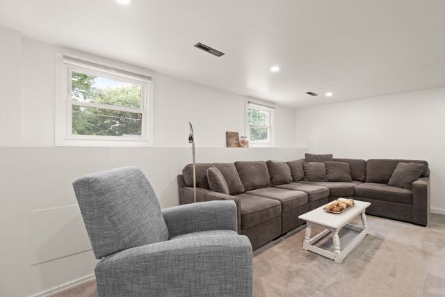 24 Sleigh Rd, Chelmsford, MA 01824