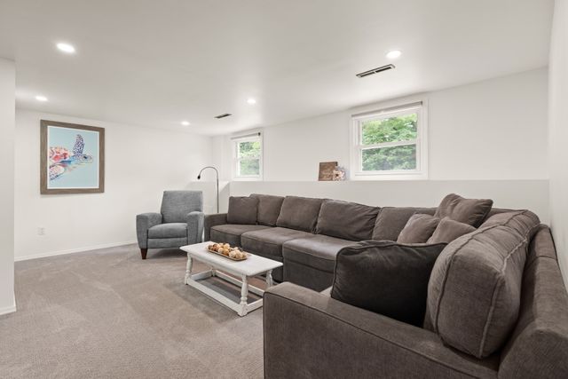 24 Sleigh Rd, Chelmsford, MA 01824