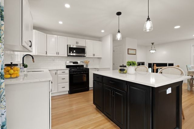 24 Sleigh Rd, Chelmsford, MA 01824