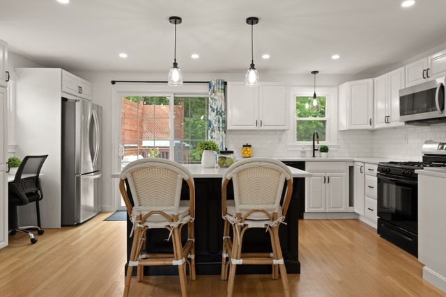 24 Sleigh Rd, Chelmsford, MA 01824