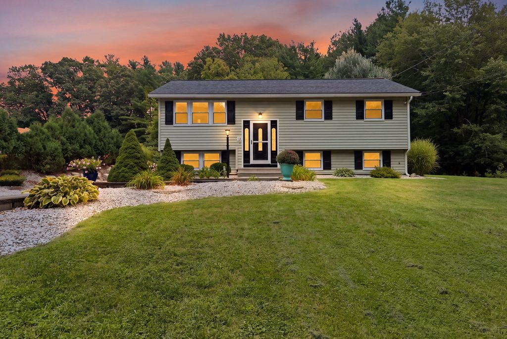 24 Sleigh Rd, Chelmsford, MA 01824