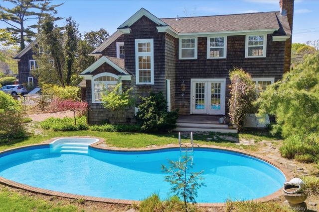 517 Montauk Highway, East Quogue, NY 11942