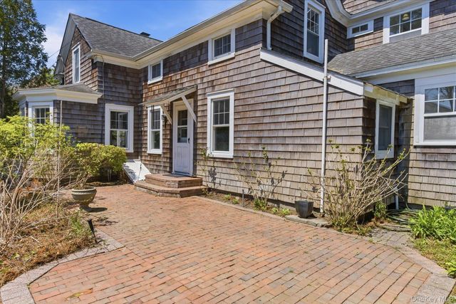 517 Montauk Highway, East Quogue, NY 11942