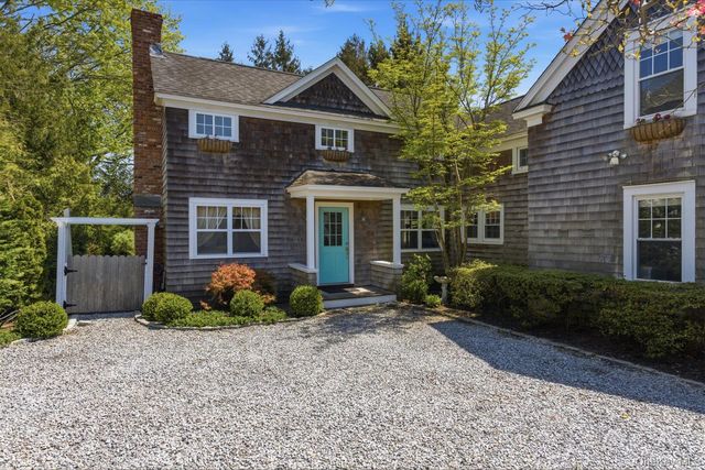 517 Montauk Highway, East Quogue, NY 11942