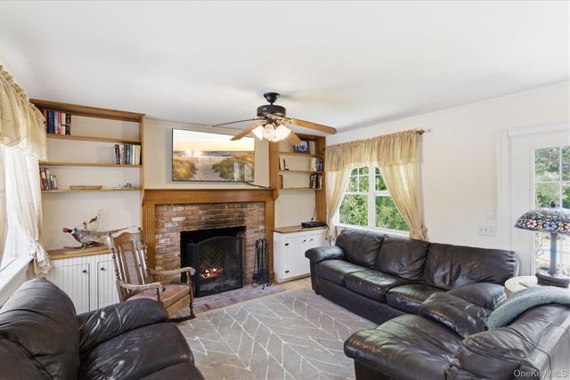 517 Montauk Highway, East Quogue, NY 11942