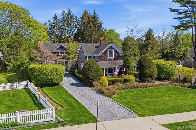 517 Montauk Highway, East Quogue, NY 11942