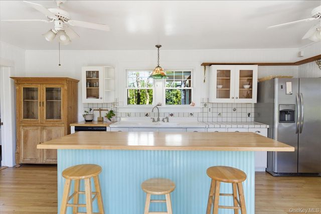 517 Montauk Highway, East Quogue, NY 11942