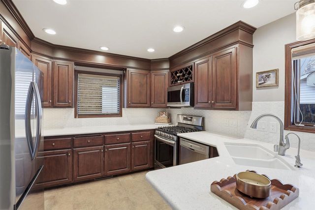 1820 N SUPERIOR STREET, Appleton, WI 54911
