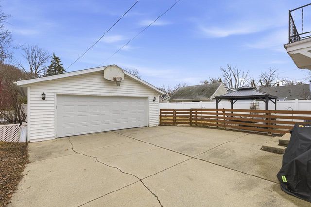 1820 N SUPERIOR STREET, Appleton, WI 54911